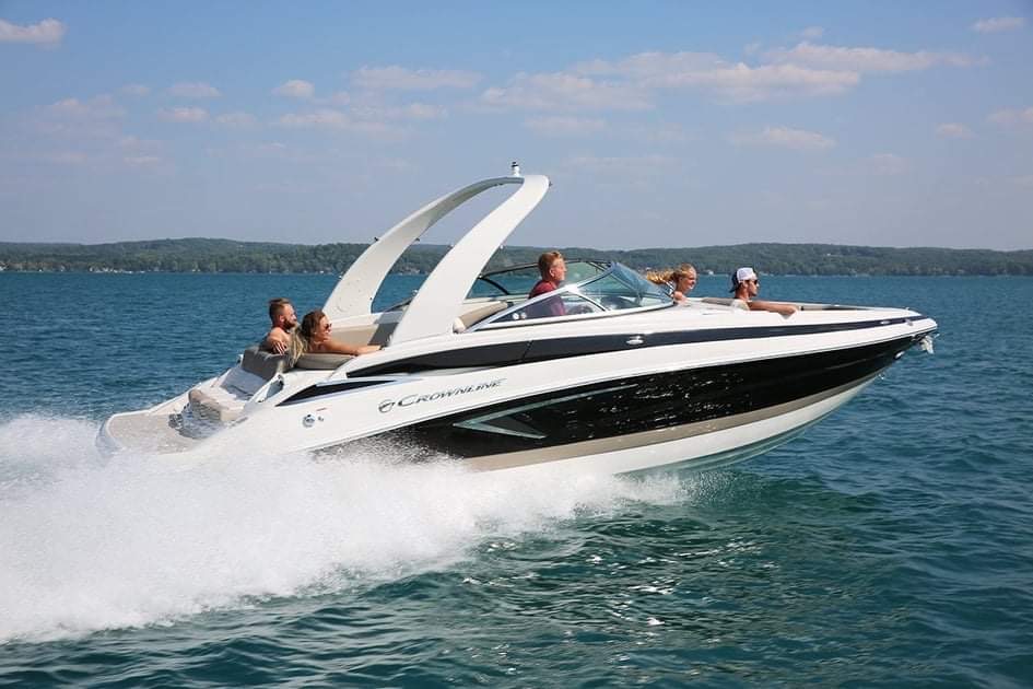 Crownline 240 SS Tower - 300 HP - Muskoka Boat Rentals