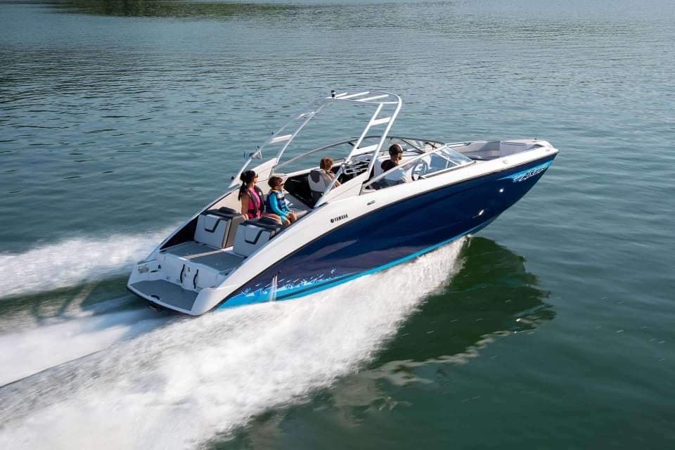 Yamaha AR 250 Tower - 360 HP - Muskoka Boat Rentals