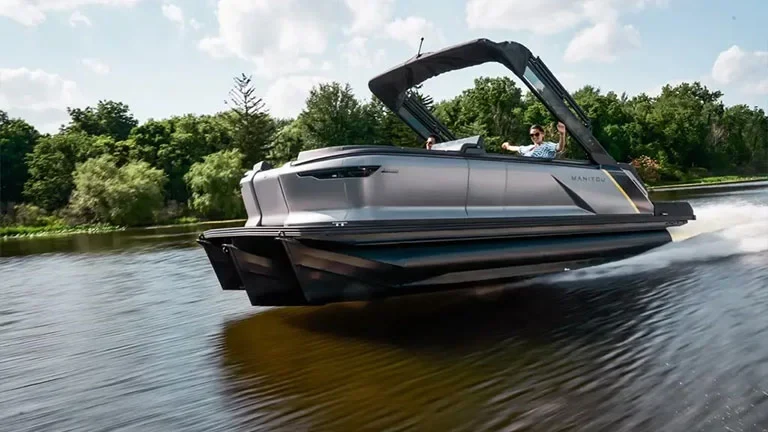Tritoon Boats Rentals in Lake Joseph