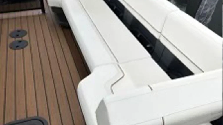 Tritoon Boats Rentals in Lake Joseph